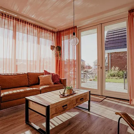 Casa de Férias Modern Waterfront Retreat