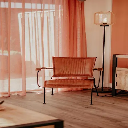 Modern Waterfront Retreat