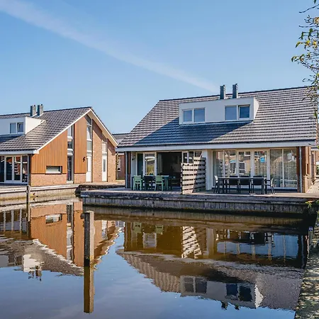 Casa de Férias Modern Waterfront Retreat