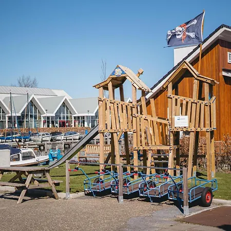 Modern Waterfront Retreat *