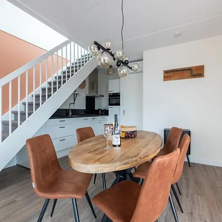 Vakantiehuis Beautiful House With Ac, In The Port Of *