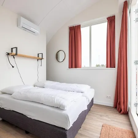 Vakantiehuis Beautiful House With Ac, In The Port Of Uitgeest