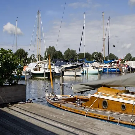 Vakantiehuis Beautiful House With Ac, In The Port Of