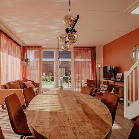 Modern Waterfront Retreat Casa vacanze Uitgeest