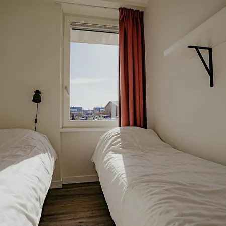 Modern Waterfront Retreat