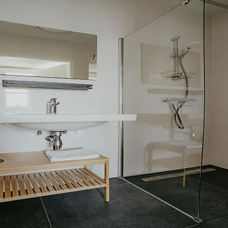 度假居 Modern Waterfront Retreat Uitgeest