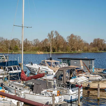 Modern Waterfront Retreat *